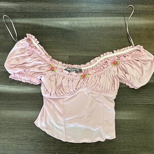 super adorable pink top! ⊹₊。ꕤ˚₊⊹